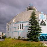 Die igluförmige Kirche gehört zur Hauptattraktion von Inuvik. 
