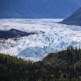 Wieder von der Kenai-Halbinsel zurück, legen wir einen Fahrtag ein und betrachten den Matanuska Glacier von der Ferne.
