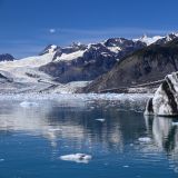 Dieses Stück Gletscher sieht aus wie ein Marmor-Kuchen. Ob er wohl auch so schmeckt? 
