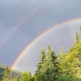 Wieder unterwegs auf dem Richardson Highway, sehen wir den Regenbogen gleich doppelt. Ob das wohl als Zugabe zu der genialen Columbia-Gletscher-Tour zu werten ist?
