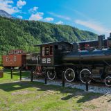 Erst sehr viel später wurde eine Zugsverbindung, die White-Pass & Yukon-Route in Betrieb genommen.
