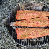 Als Krönung bekommt Roger sogar noch frischen Lachs zum Abendessen. Er kann sein Glück kaum fassen. Nochmals vielen, lieben Dank an Jupp und Doro für diese köstliche Mahlzeit.
