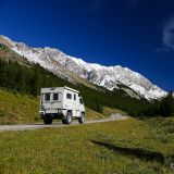 Mogli auf dem höchsten Strassenpass in Kanada, dem Highwood Pass mit 2206m.
