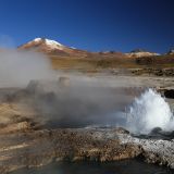 Das Geysirfeld El Tatio hat viele kleinere und grössere Geysire und Fumerolen.
