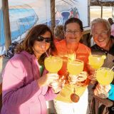 Partystimmung an der Strandbar "Palapa Azul" an der Playa "el Tecolote". 

