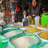 Wir lieben das Einkaufen auf dem Markt und die Schwätzchen mit den Marktfrauen. 
