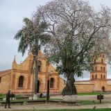 Das von Jesuiten gegründete Dorf San José de Chiquitos verfügt über eine Jesuitenkirche, welche fast eine ganze Seite der Dorfplaza einnimmt. 
