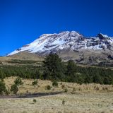 Erst am nächsten Tag schaffen wir es schliesslich in den Parque Nacional Popocatépetl Iztaccíhuatl Zoquiapan. Hier zeigt sich uns der kraterlose Vulkan Iztaccíhuatl.
