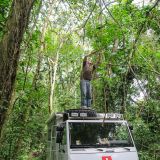 Den Weg ins Dschungel-Camp "La Jungla" in Catemaco müssen wir uns ebenfalls verdienen. Die stacheligen Lianen versperren uns den Weg. Da ist Landwirtschaftspflege à discretión angesagt.
