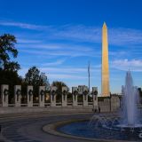 Aus Sicht des World-War-II Memorial zeigt sich der Obelisk dann plötzlich im Sonnenlicht.
