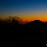 ...  und werden mit einem spektakulären Sonnenaufgang aus den Federn geholt.
