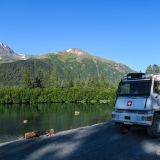 Was für ein Zufall! Auf der Portage Glacier Road treffen wir die Sally an!
