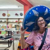 Patricia und Anita nutzen die Gelegenheit in "San Ignacio" auf Shoppingtour zu gehen. 
