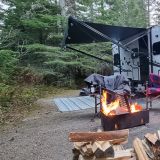 Fröhliche Stunden und lange Abende verbringen wir mit den sympathischen Kanadiern Dan und Sam aus Calgary. 
