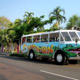 Das Croc-Mobil, Roger's Traumauto. Dieses Teil fährt nicht nur auf der Strasse, nein es kann auch im Nu zu einem Boot umfunktioniert werden. 
