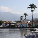 Ausblick vom Hafen auf Paraty, die Kirche stammt aus dem 17. Jahrhundert
