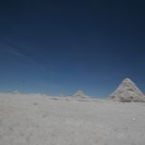 Salzpyramiden auf dem Salar de Uyuni
