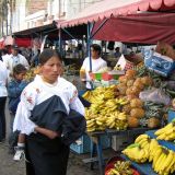 Auf dem Früchtemarkt in Otavalo
