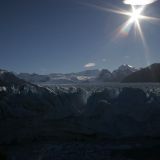 Am Abend haben wir den Gletscher für uns ganz alleine. Von unserem Dachträger aus können wir direkt den Gletscher sehen
