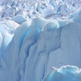 Die Sonne lässt den Gletscher erleuchten
