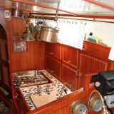 Pantry und Navigationstisch
