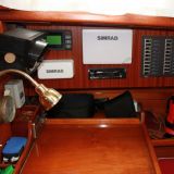 NAVTEX (Wetterfax), Backup Kartenplotter sowie Backup VHF-Funk. Schaltpanel mit Automatiksicherungen.
