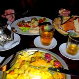 Beim Captain gibts Tajine, ich nehm einen Mezze. Wesentlich besser als "Bäckchen", glaube ich...
